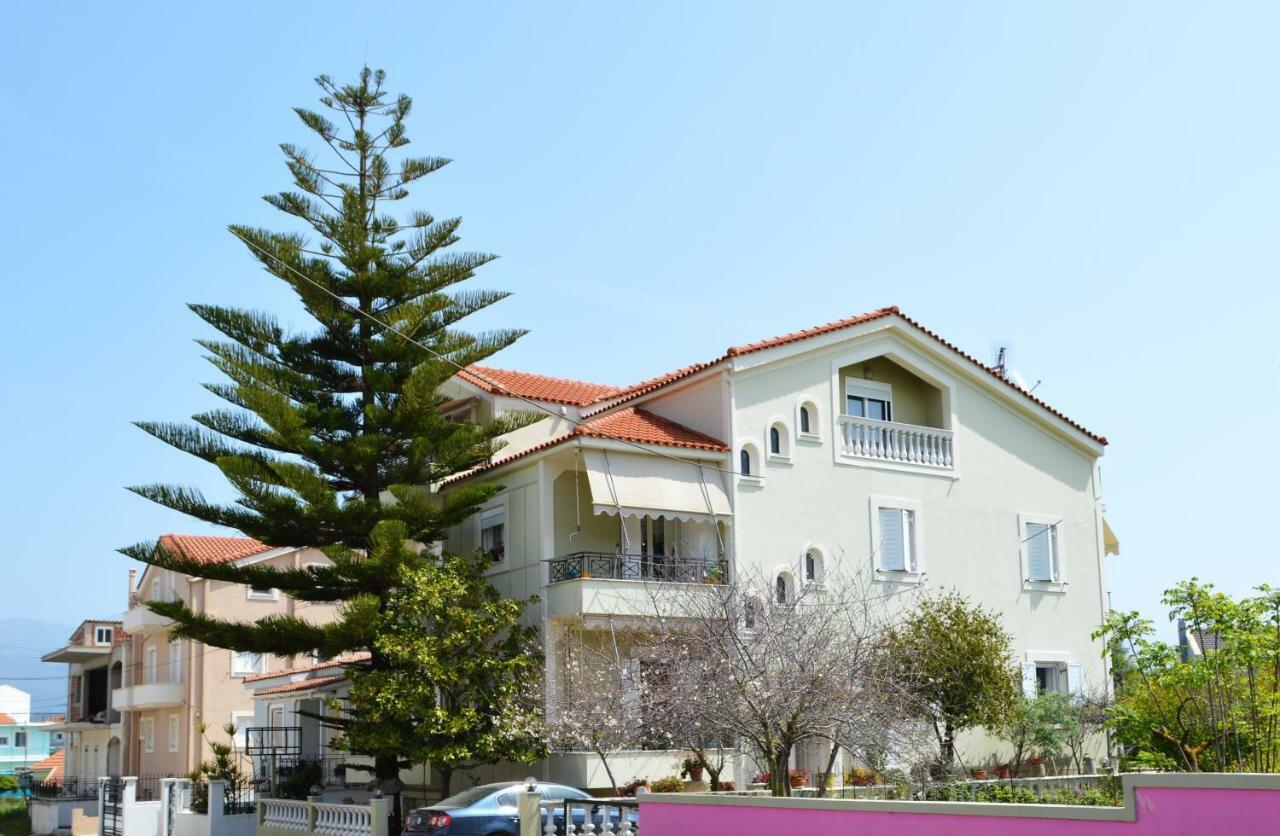 Araucaria Home Lixouri Esterno foto